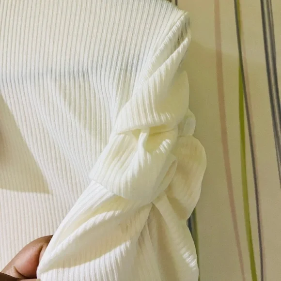 Westside wardrobe White floral top with puff sleeves! - Picture 5 of 6